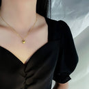 Colar Dourado Simples e Moderno com Pingente de Coração ✨