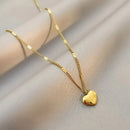 Colar Dourado Simples e Moderno com Pingente de Coração ✨